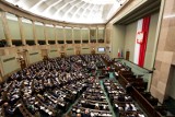 Sondaż: PSL i Kukiz’15 poza Sejmem. PiS bez większości