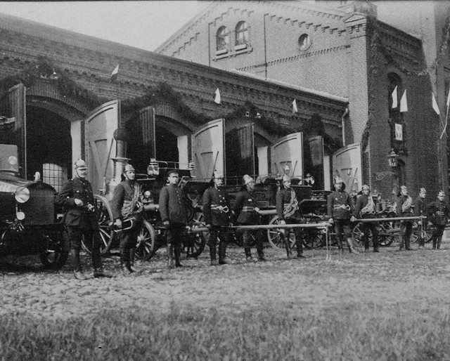 W 1884 roku powstała w Łodzi pierwsza fabryczna ochotnicza straż pożarna w zakładach Karola Scheiblera