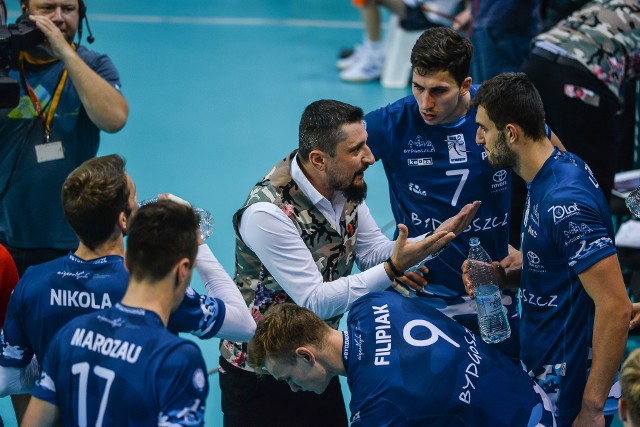 W meczu 5. kolejki Plus Ligi Chemik Bydgoszcz przegrał w Sopocie z Treflem Gdańsk 1:3 (25:23, 17:25, 24:26, 21:25). Tylko w pierwszym secie Chemik zagrał na dobrym poziomie. W drugim przy stanie 11:15 i po zejściu komntuzjowanego Nikoli Kovacevicia gra bydgoskiego zespo,łu kompletnie się rozsypała. Najbardziej żal przegranego w końcówce trzeciego seta. O porażce w czwartym zdecydował fragment  przy prowadzeniu 13:11 przegrany 1:7. To była trzecia porażka chemików z rzędu. Po niej porażce spadli na 11. miejsce.