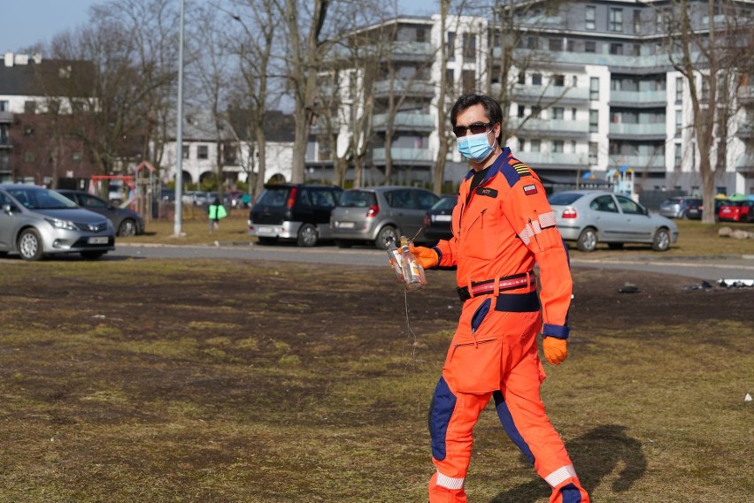 Te zdjęcia poszły w świat. Pilot śmigłowca Lotniczego...