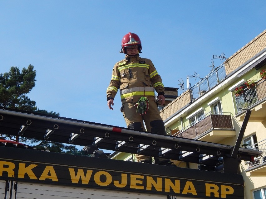 Akcja dwóch zastępów strażackich w Ustce na ulicy Na Wydmie