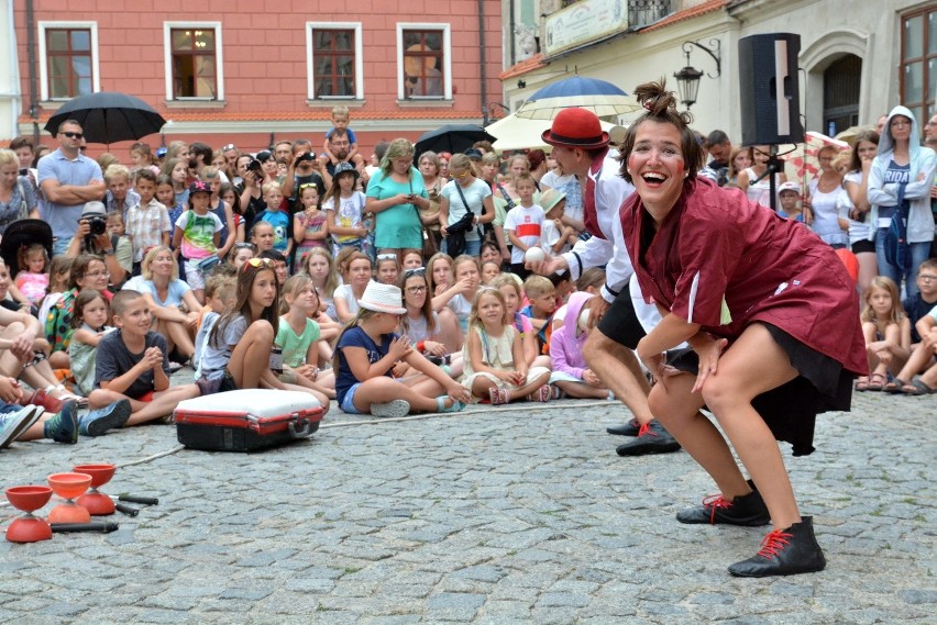 Carnaval Sztukmistrzów 2016. Występ Zig Zag Circo z...