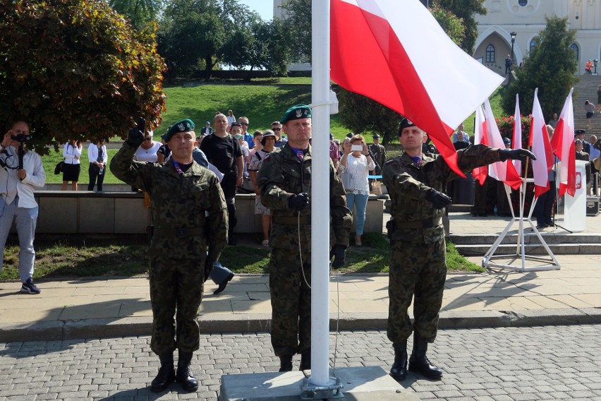 Obchody Święta Wojska Polskiego w Lublinie. Defilada i piknik patriotyczny na błoniach pod Zamkiem