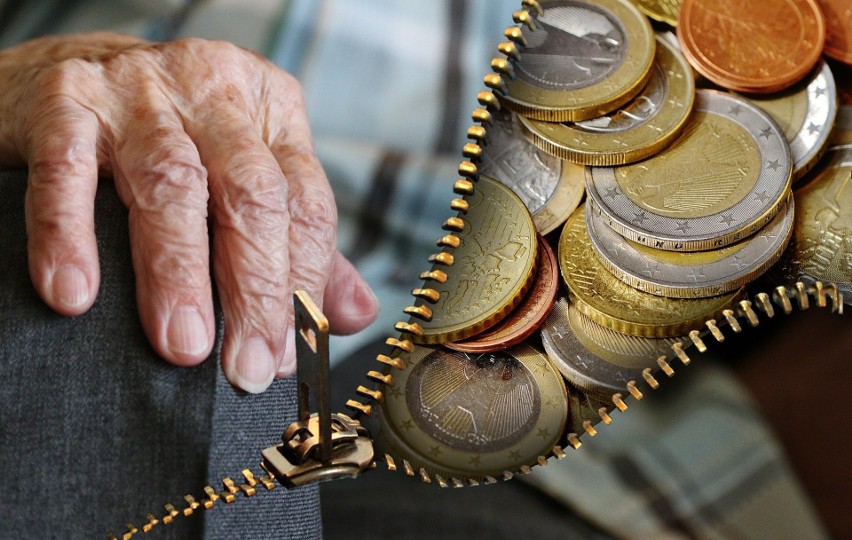 Niezwykle liczne grono emerytów w Polsce jest liczone na...