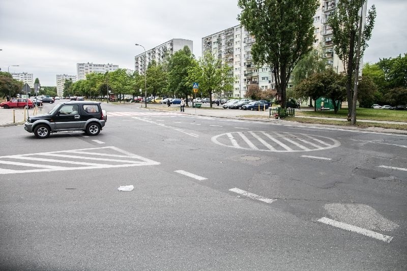 Teofilów: Malowane rondo na Rydzowej do przebudowy