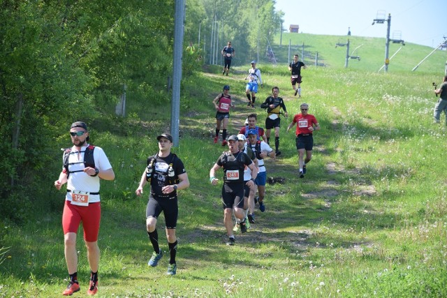 Ultra Kamieńsk 2019 za biegaczami. Organizatorzy wiosennej edycji wyjątkowych zawodów górskich w centralnej Polsce w tym roku wyznaczyli trasy na dystansach 62 kilometrów, 26 km oraz 6 km.