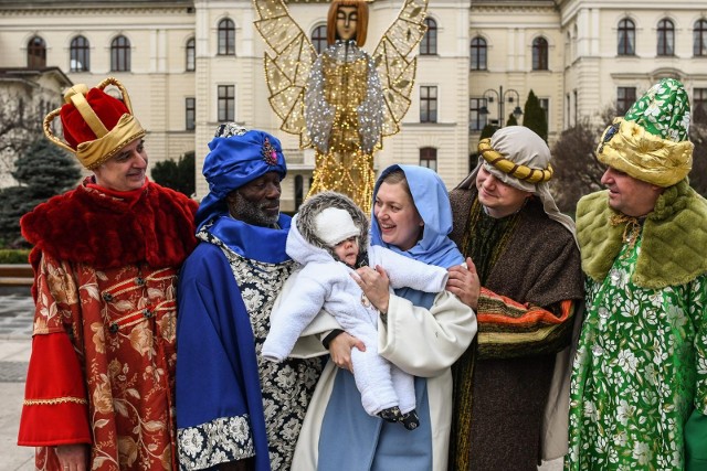 Trzej Królowie oraz Święta Rodzina są już przygotowani na dziesiąty, jubileuszowy Bydgoski Orszak Trzech Króli.