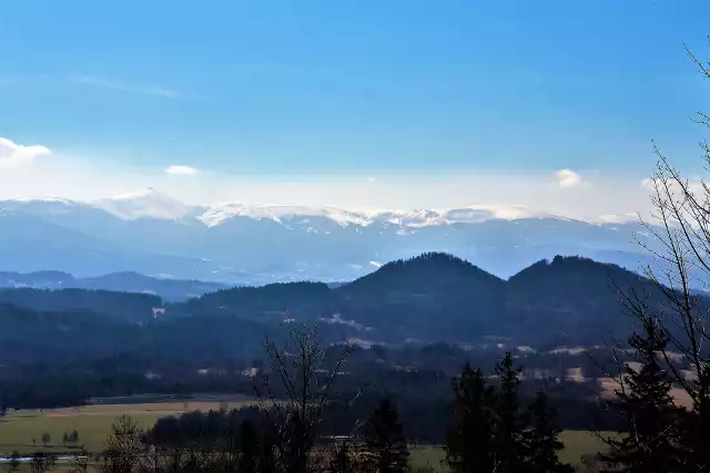 Z Różanki podziwiać możecie Karkonosze, Rudawy Janowickie i Góry Kaczawskie.