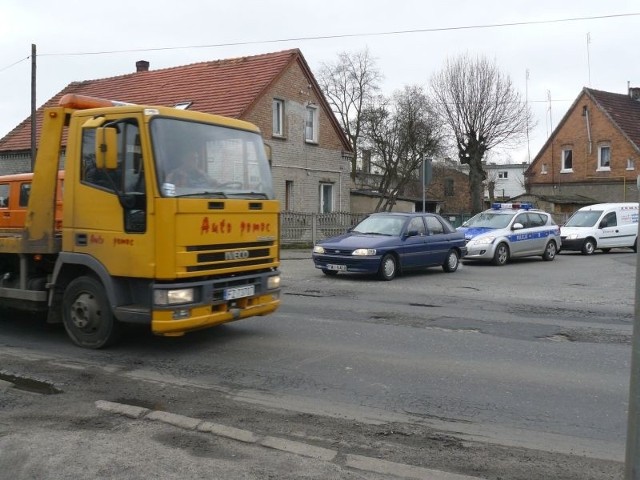 - Włączenie się na ul. Międzyrzecką z bocznych uliczek to nieraz prawdziwy koszmar - twierdzą kierowcy