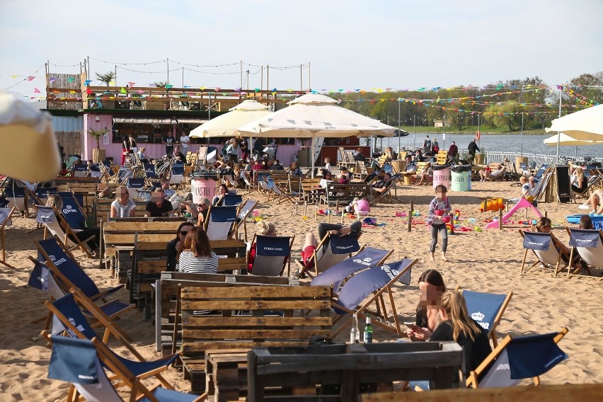 W wielu polskich miastach powstają plaże nad lokalnymi...