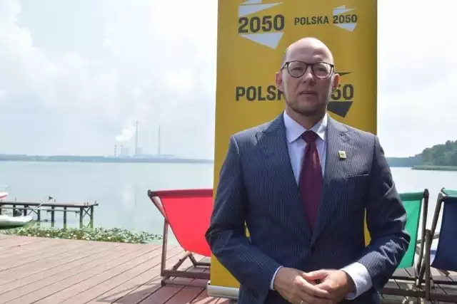 Piotr Masłowski od 2021 roku jest związany z Polską 2050. Od 2023 roku z ramienia tej partii jest senatorem.