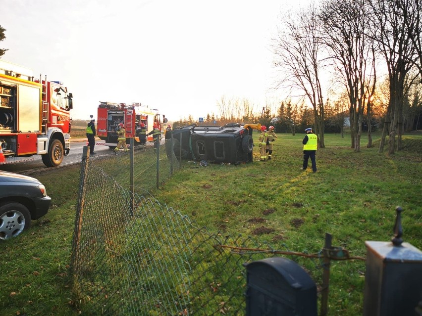 Wypadek w podkoszalińskim Konikowie. Poślizg i dachowanie [ZDJĘCIA]