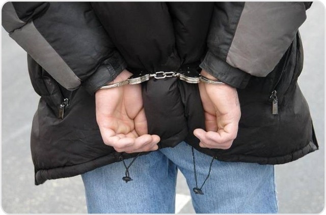 Policjanci z Chełmna zatrzymali dwóch mężczyzn poszukwianych listami gończymi