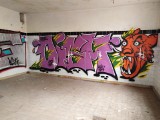 Graffiti i inne "dzieła" w żarskich koszarach. Tak wygląda dawna jednostka wojskowa