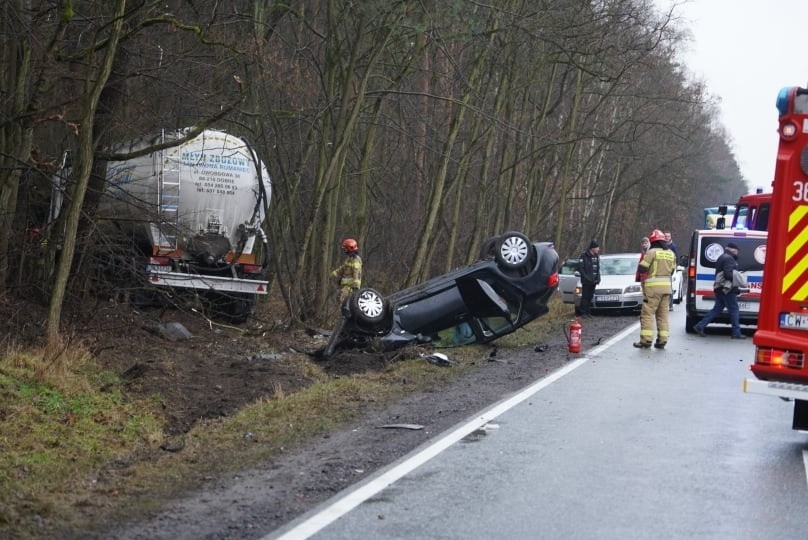 Wypadek na DK 62 pod Włocławkiem. Jedna osoba trafiła do szpitala [zdjęcia]