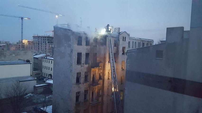 Pożar kamienicy przy ul. Nawrot [zdjęcia, FILM]