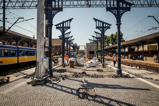 Remont stacji Gdańsk Główny - prace na peronie nr 2 ukończone już w 80 proc.