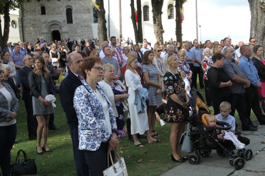 W Sulisławicach zakończyły się w niedzielę uroczystości odpustowe z udziałem tysięcy wiernych w Sanktuarium Matki Bożej Bolesnej (ZDJĘCIA)