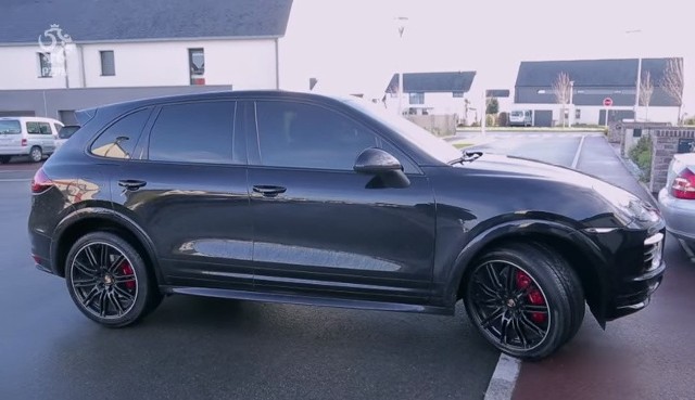 Tak prezentuje się Porsche Cayenne należące do Kamila Grosickiego