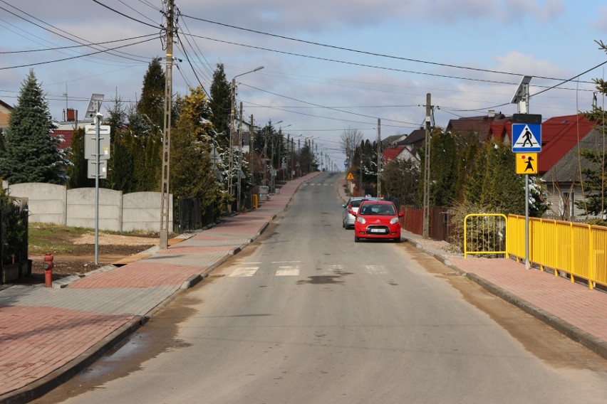 W Zachełmiu w gminie Zagnańsk powstała 2,5-kilometrowa droga i chodnik. To wielomilionowa inwestycja z rządowym wsparciem