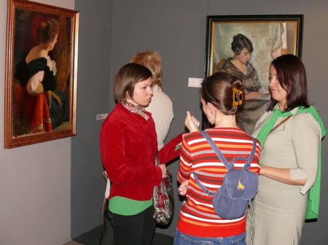 Nocą stalowowolskie muzeum było pełne gości.