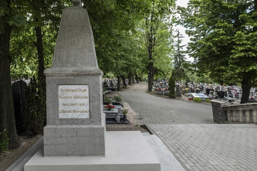 Kibice Lecha Poznań odnawiają pomnik Powstańców...