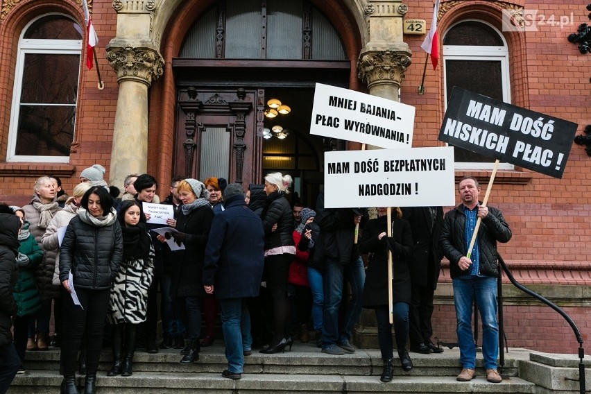 Protest urzędników sądowych w Szczecinie. Prezes sądu: bez tych ludzi sądy nie będą w ogóle działać 