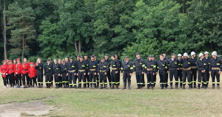 Strażacy mali i duzi rywalizują w zawodach sportowo-pożarniczych w gminach powiatu włoszczowskiego