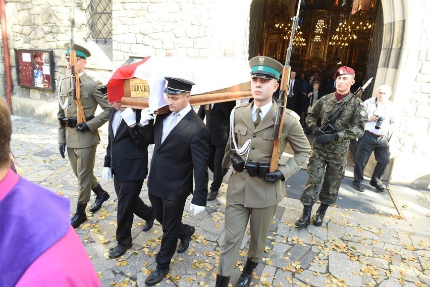 Nowy Sącz. Tłumy sądeczan na powtórnym pochówku gen. Bronisława Pierackiego