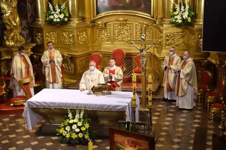 Biskup kielecki Jan Piotrowski z dniem 20 czerwca odwołuje dyspensę od obowiązku udziału w niedzielnej Mszy Świętej