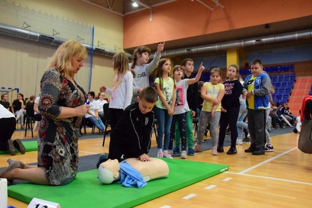 16 października, w trakcie Europejskiego Dnia Przywracania Czynności Serca, WOŚP bije rekord w jednoczesnym prowadzeniu resuscytacji krążeniowo-oddechowej przez jak największą liczbę osób. Janikowo co roku aktywnie włącza się w tę akcję. W środowe popołudnie mieszkańcy pobili swój dotychczasowy rekord. W hali sportowej resuscytację przeprowadziło aż 238 osób. W akcji udział wzięły dzieci, ale i dorośli. Byli uczniowie, ale i nauczyciele, urzędnicy, krwiodawcy, pracownicy banku i strażacy OSP z Janikowa.To ogólnopolska akcja. W ubiegłym roku w całym kraju udział w niej wzięły aż 116342 osoby.