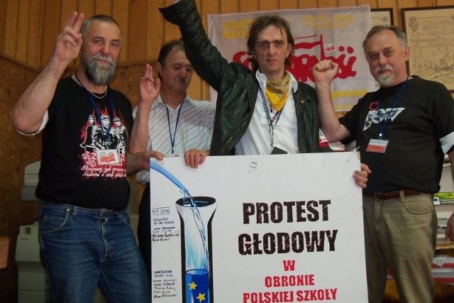 Protestujący (od lewej): Jan Karandziej, Jan Cebrat, Jerzy Zimny i Janusz Sanocki.