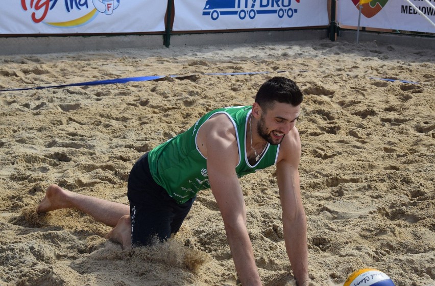 Na początek BeachBall Radom 2018 rozegrano turniej mixtów, w...