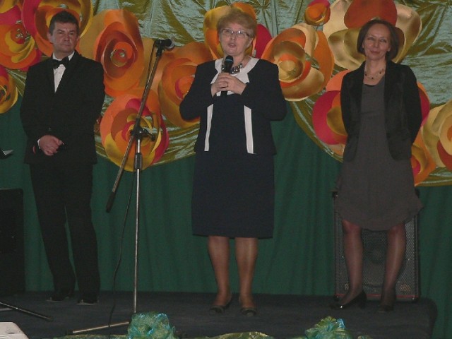 Wojewoda Bożentyna Pałka-Koruba (w środku) była gościem honorowym piątkowych obchodów jubileuszowych w ośrodku na buskiej "Górce".