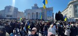 Chersoń: Masowy protest Ukraińców przeciwko okupantom. Rosjanie strzelali gumowymi kulami
