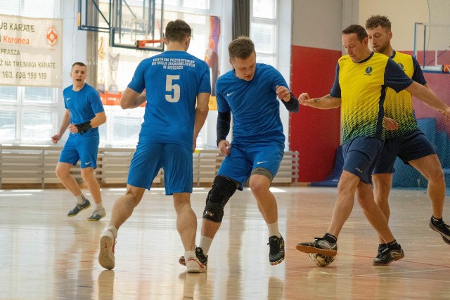 Służby mundurowe grały w futsal w Zagnańsku. Były ogromne emocje.