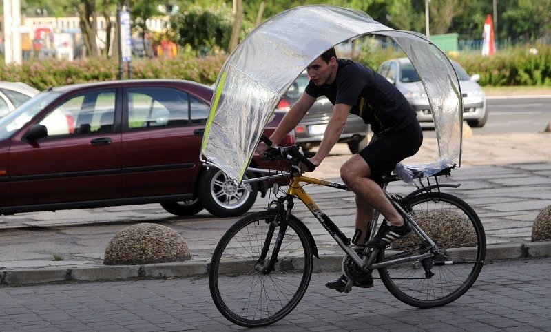 Naukowiec ze Szczecina. Wynalazł daszek na rower chroniący przed deszczem |  Głos Szczeciński