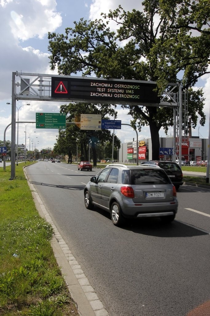 Wrocław: Testują tablice od ITS-u. Kierowcy skorzystają z nich po wakacjach (FOTO)
