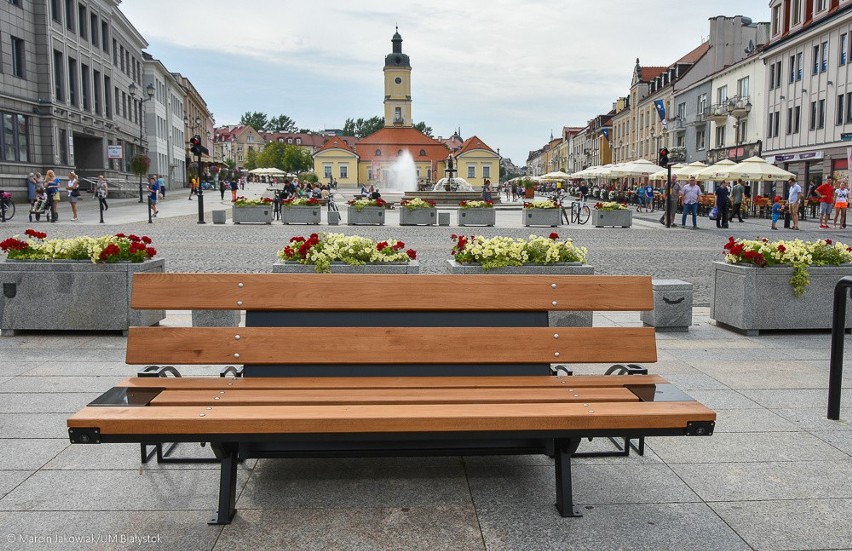 W mieście pojawiły się solarne ławki (zdjęcia)