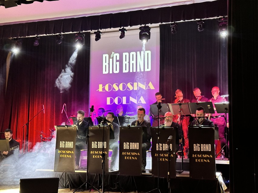 Big Band z Łososiny Dolnej podczas koncertu promującego...