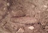 Pocisk artyleryjski znaleziony pod podłogą remontowanego domu