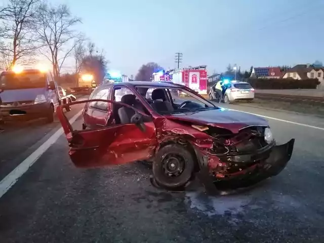 Zderzenie dwóch pojazdów w Łysomicach. Są ranni! Zobacz zdjęcia z miejsca wypadku