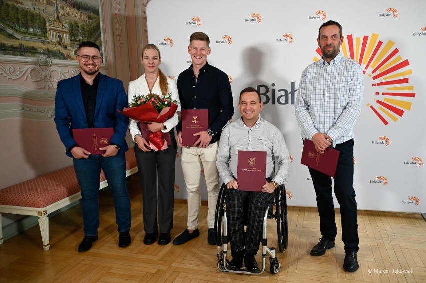 Pięcioro sportowców otrzymało nagrody od prezydenta Białegostoku