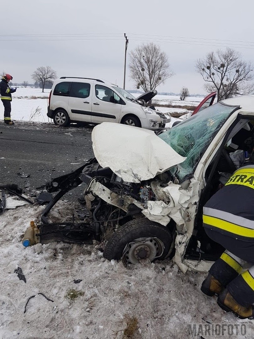 Wypadek w Brzegu. Fiat zderzył się z citroenem [zdjęcia]