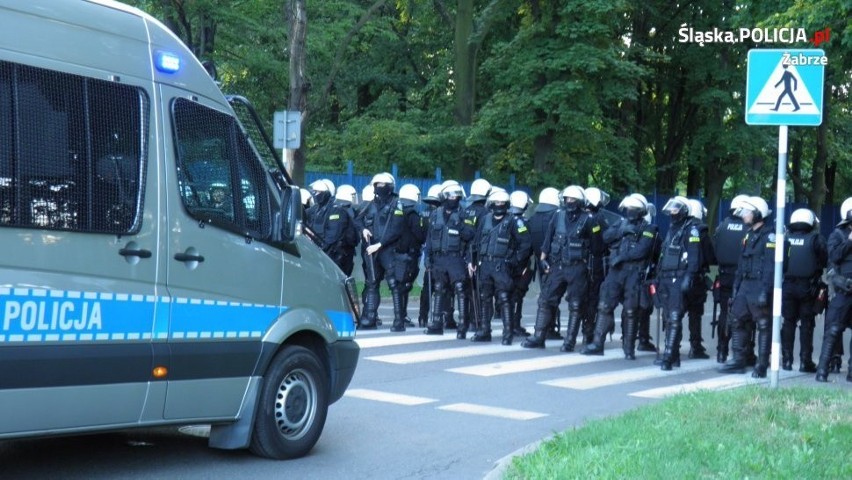 Zabrze: Dwóch pijanych kibiców wtargnęło na stadion, chociaż nie mieli biletów. ZDJĘCIA