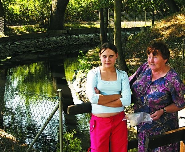 Helena Kowalewicz (z prawej) jest dumna z &#8222;grodziska&#8221;.
