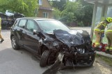 Wypadek pod Tarnowem. Na skrzyżowaniu w Łękawicy samochód osobowy zderzył się z dostawczym busem