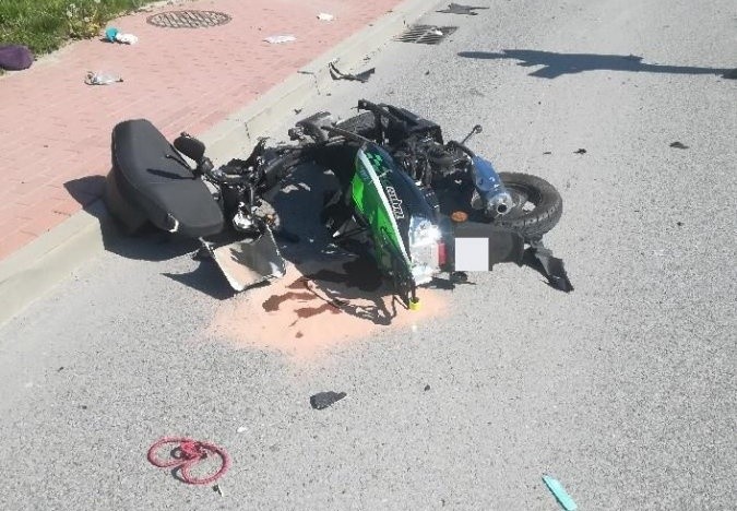 Motorowerzystka ranna po zderzeniu z samochodem...