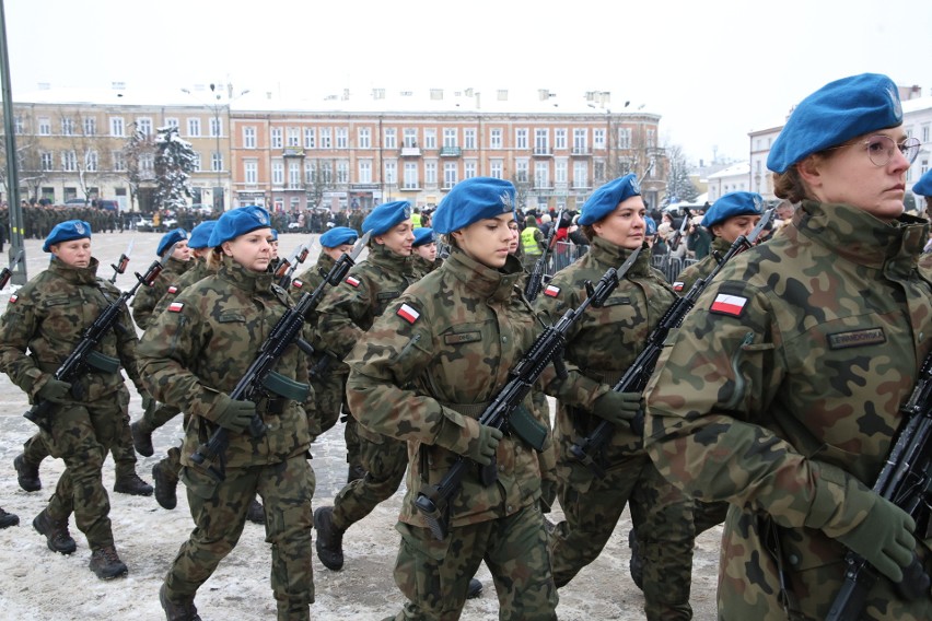 Żołnierze Garnizonu Kielce przysięgali na Placu Wolności. Zobacz trzecią galerię zdjęć 