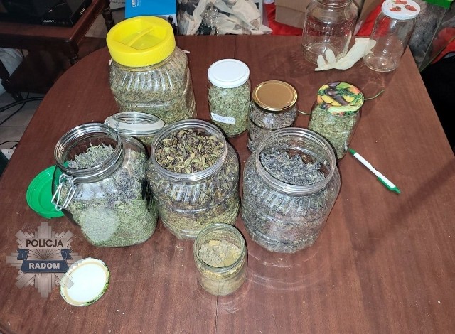 2,5 kilograma narkotyków zostało zabezpieczone przez radomskich policjantów.